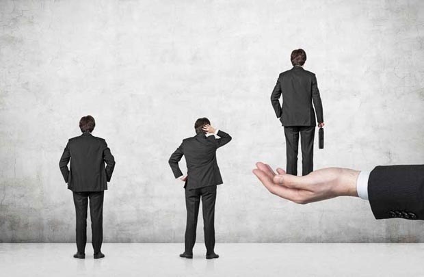 Chiến lược gia phải dùng người như thế nào?